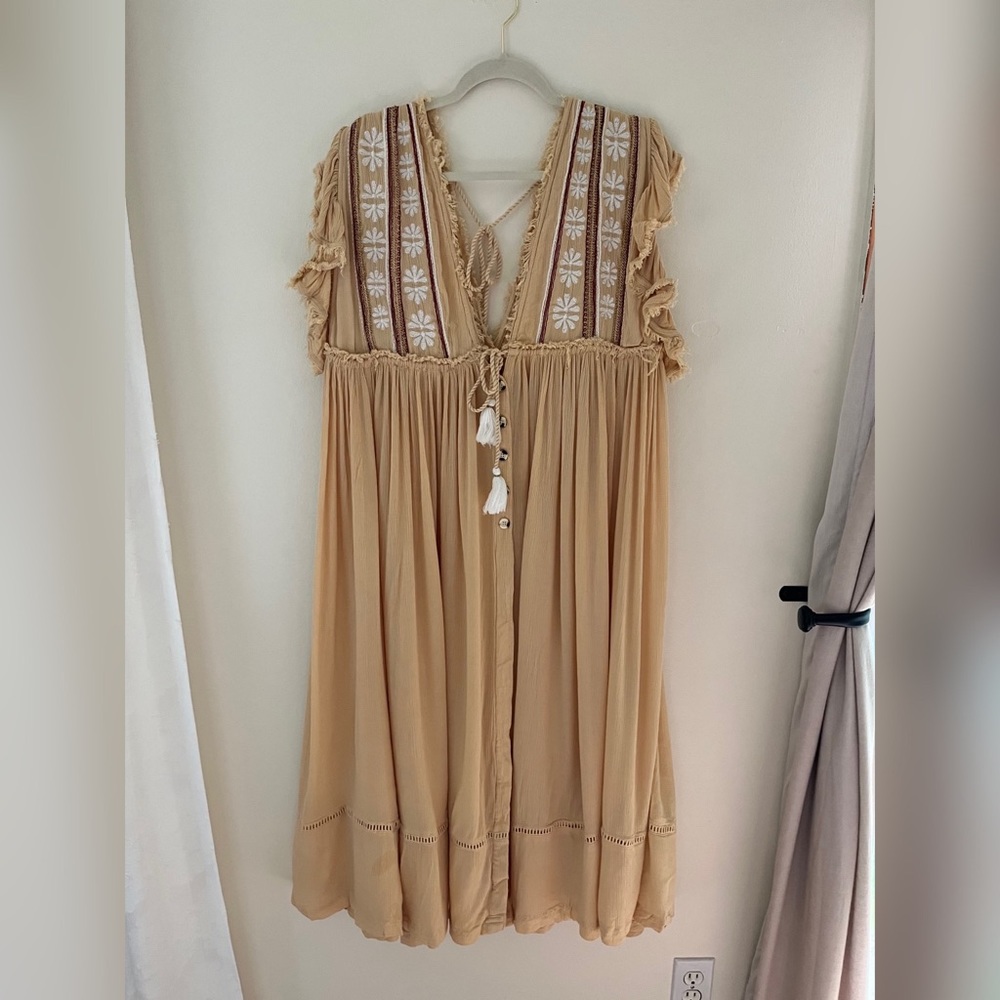 Free People Embroidered Midi Dress- Great Condition, Deep V